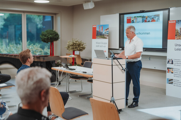 083 IMA2117 web