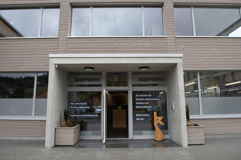 Erweiterung und Neubau der Schreinerei Kaufmann in Altishofen Eingangsbereich.