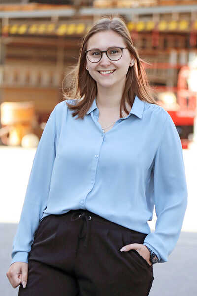 Jeanine Müller / Projektleiterin Erneuerungsbau / Plattenarbeiten